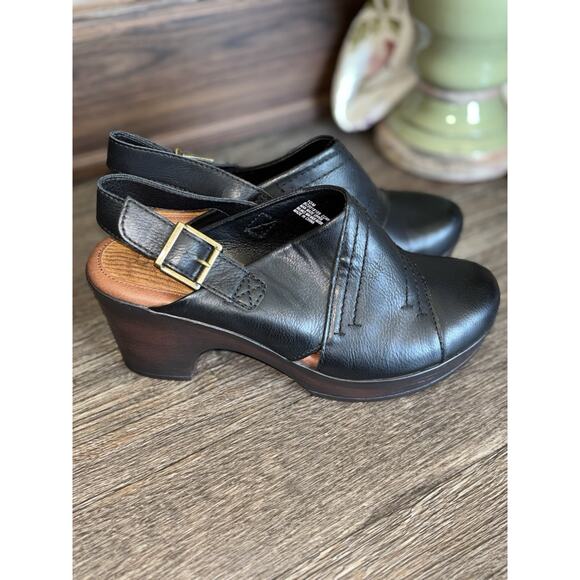 B.O.C. Size 10 Cecila Faux Leather Buckle Clogs like new - Picture 4 of 9